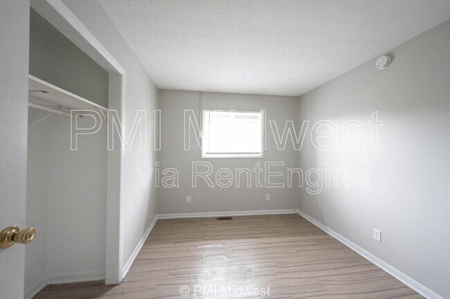 Building Photo - 2248 N Leland Ave