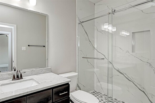 Building Photo - 6711 Saxton Manor St