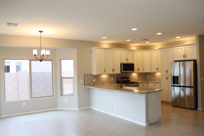 Building Photo - Brand New Home in Holiday