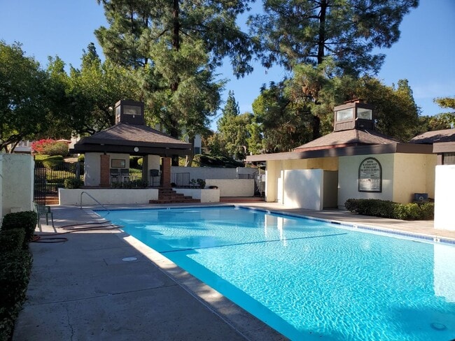 Building Photo - Fabulous Fletcher Hills remodeled townhome.