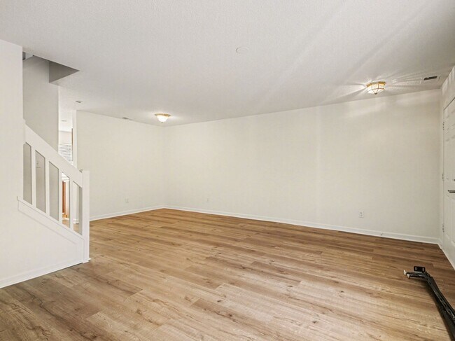 Building Photo - 2 Bed/2Bath Townhouse for RENT!