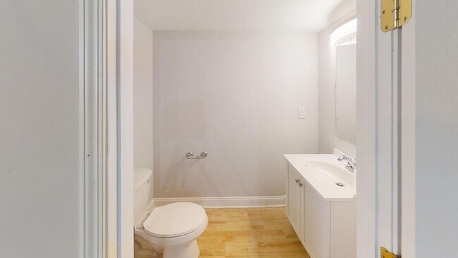 Building Photo - 297 E 16th Ave