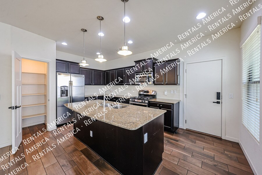 Building Photo - 10428 E Nopal Ave