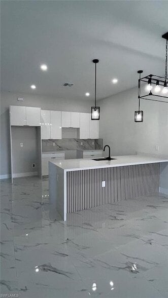 Building Photo - 1009 NE 15th Ln