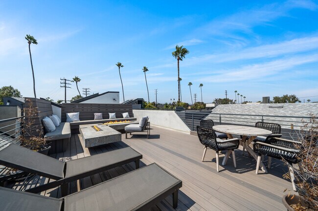 Building Photo - 838 California Ave