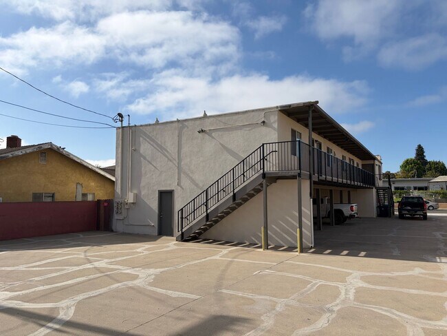 Building Photo - 311 E McElhany Ave
