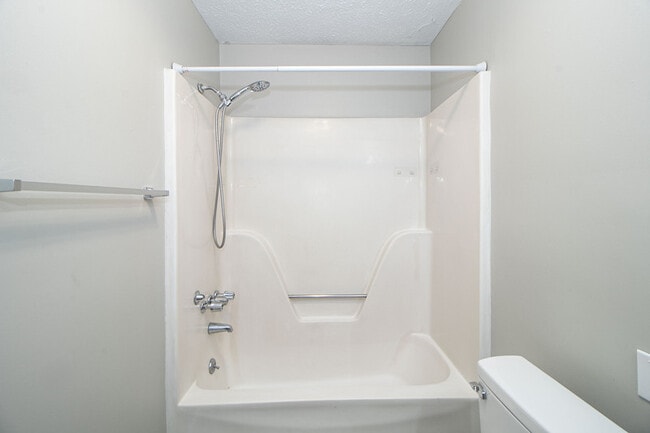 Building Photo - 11-411 Thompsonville Ln