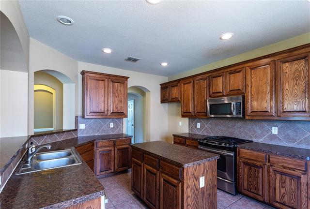 Building Photo - 808 Lake Forest Trl
