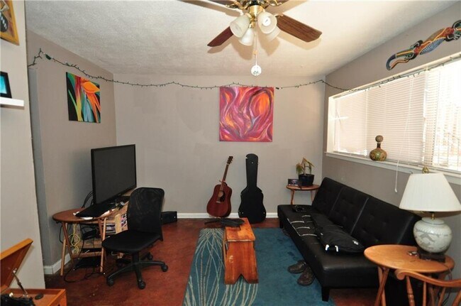 Building Photo - 2404 Longview St