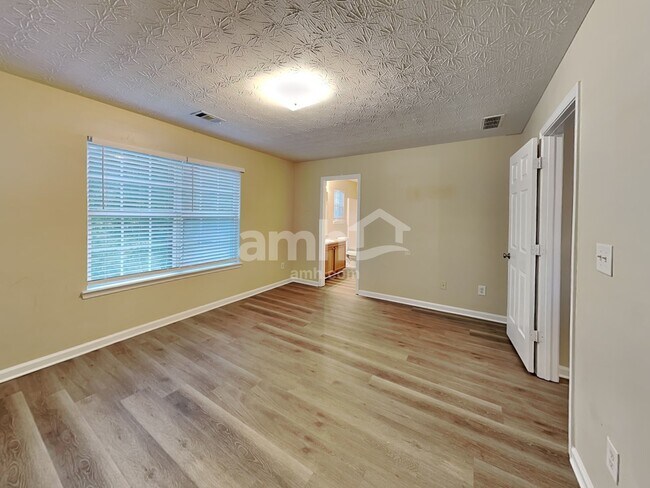 Building Photo - 409 Kirkland Dr