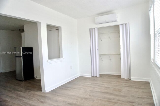 Building Photo - 501 SW 6th Ct
