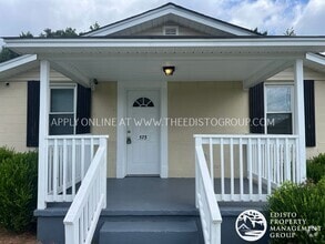 Building Photo - Charming 3BR Home with Screened Porch & Sp...