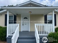 Building Photo - Charming 3BR Home with Screened Porch & Sp...