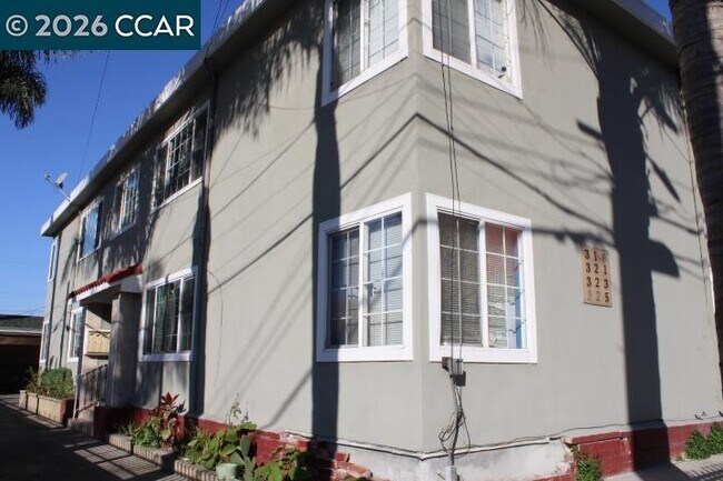 Building Photo - 325 21st St