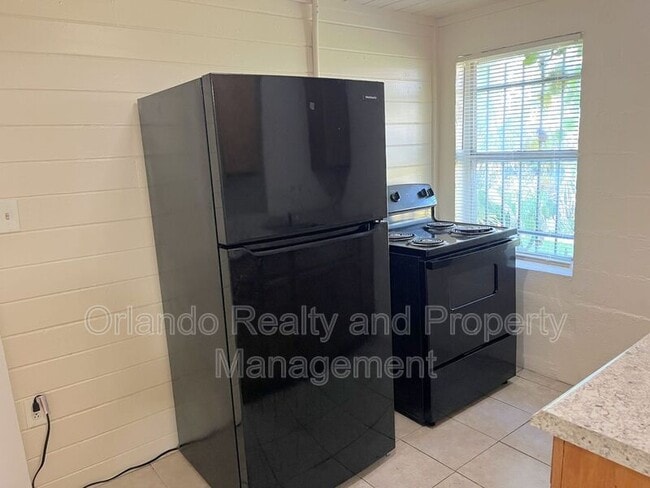 Building Photo - 1235 1/2 W Cypress St.