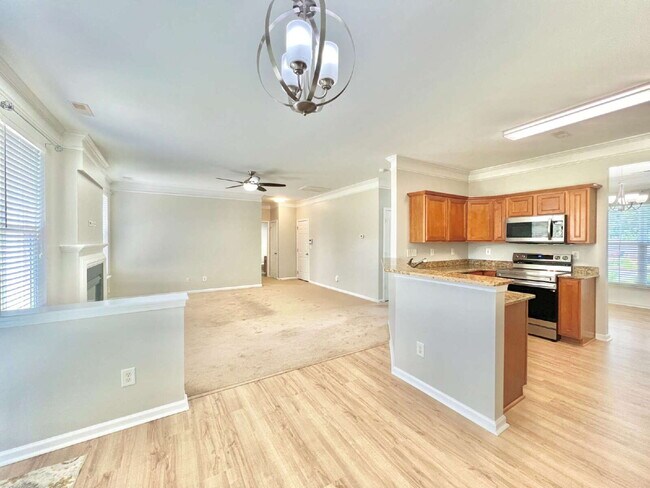 Building Photo - SPACIOUS 3 BEDROOMS!