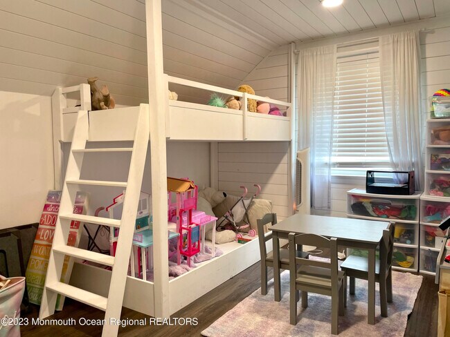 Building Photo - 1414 Treeneedle Rd