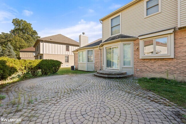 Building Photo - 2199 Edgestone Dr