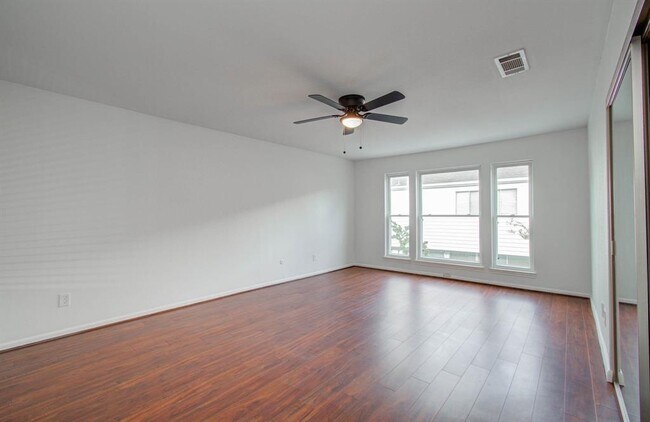 Building Photo - 5867 Sugar Hill Dr