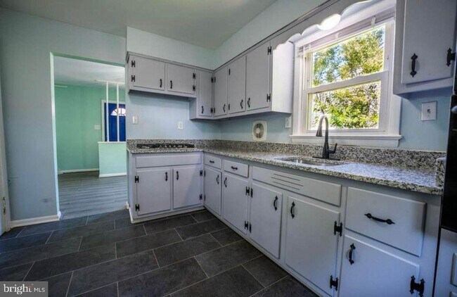 Building Photo - 5703 Kennedy St