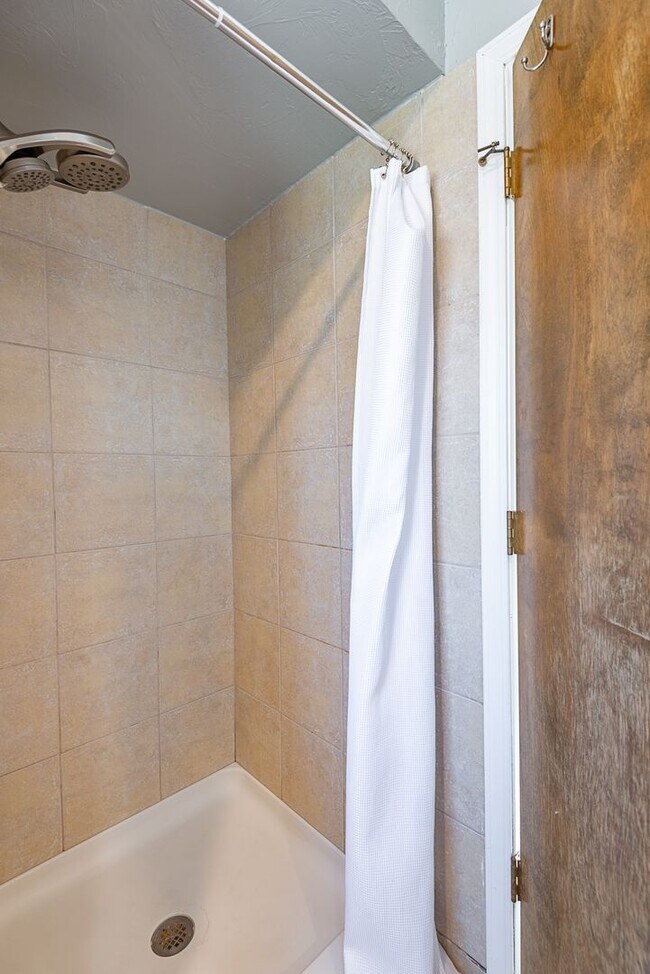 Building Photo - 3 Bed 2.5 Bath Springfield, MO