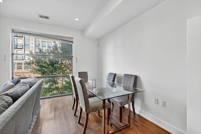 Building Photo - Sophisticated, Beautifully Furnished 2br/2...