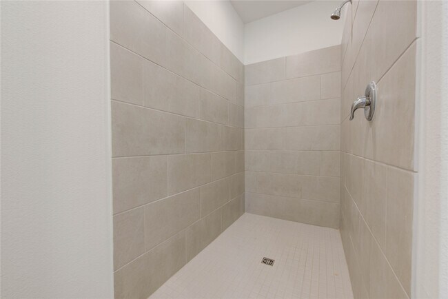 Building Photo - 400 Robin Ct