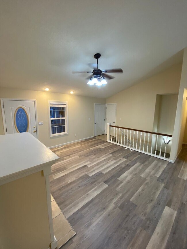 Building Photo - Available November 5, 2024! Call Watson & ...