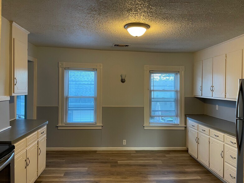 Kitchen - 134 Monroe St
