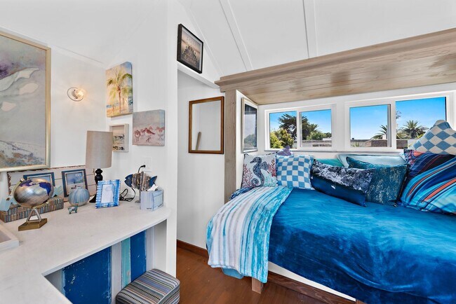 Building Photo - Ever dreamed of living under the sea?!