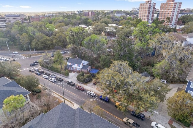 Building Photo - 949 SW 13th St