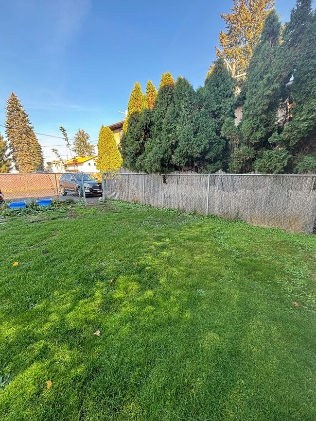 Building Photo - Remodeled Midtown Apartment (APP#244)