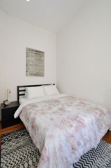 Building Photo - 356 W 37th St