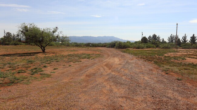 Building Photo - 6206 S Ranch Rd