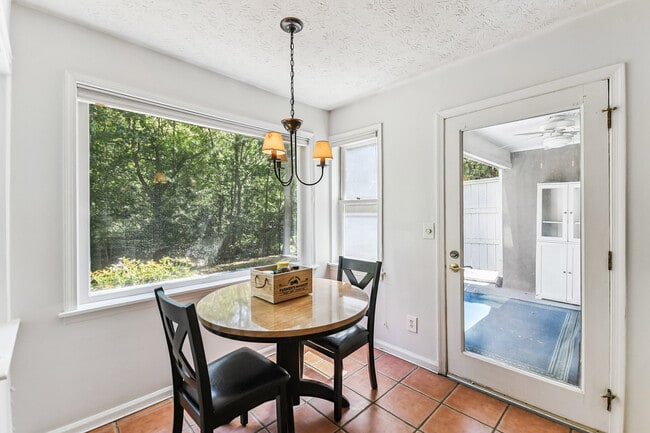 Building Photo - 19 Normandy Ct