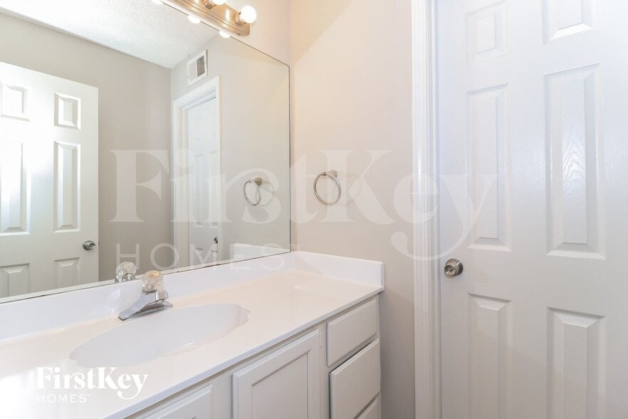 Building Photo - 8688 Chimneyrock Blvd.