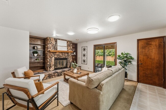 Building Photo - $500.00 off 1st Mo Rent: Move In Special! Quiet & Central Neighborhood - 3 Bedroom 2 Bathroom - L...