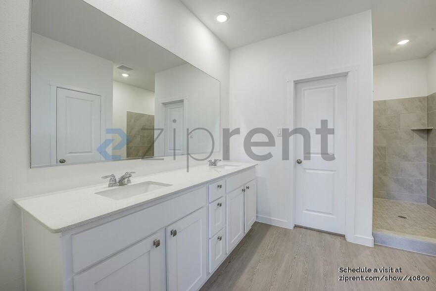Building Photo - 1313 Rockwell Dr