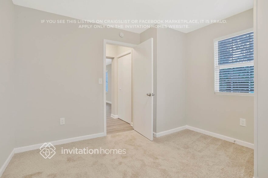 Building Photo - 3025 Catalina Dr