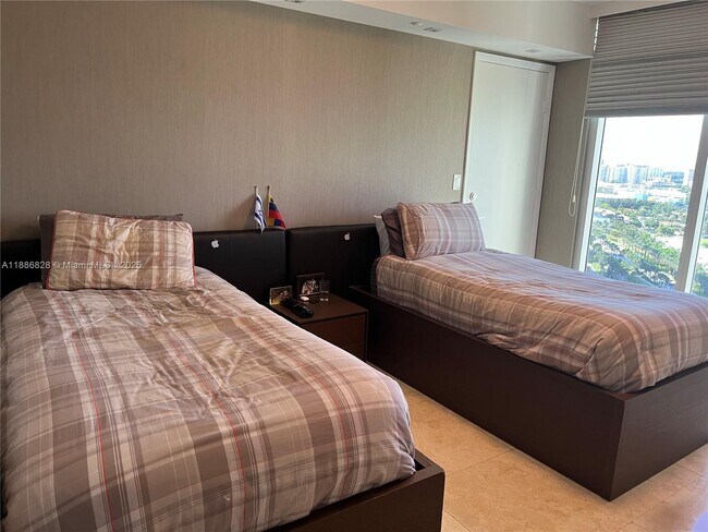 Building Photo - 19333 Collins Ave