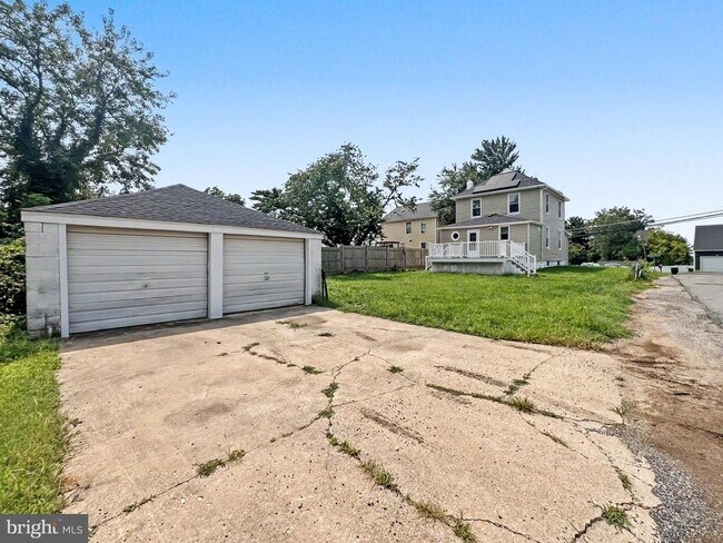 Building Photo - 5900 Hamilton Ave