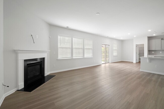 Building Photo - This Beautiful 4 Bedrooms, 2.5 Bathrooms i...