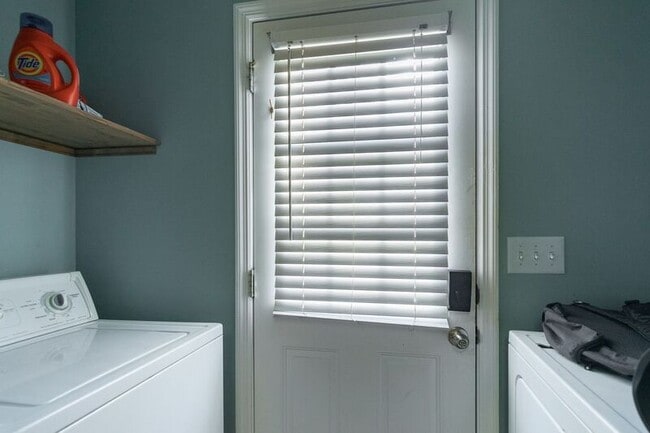 Building Photo - 1325 Cedar Shoals Dr