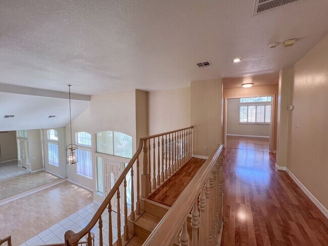 Building Photo - Pool Home in Gated Community