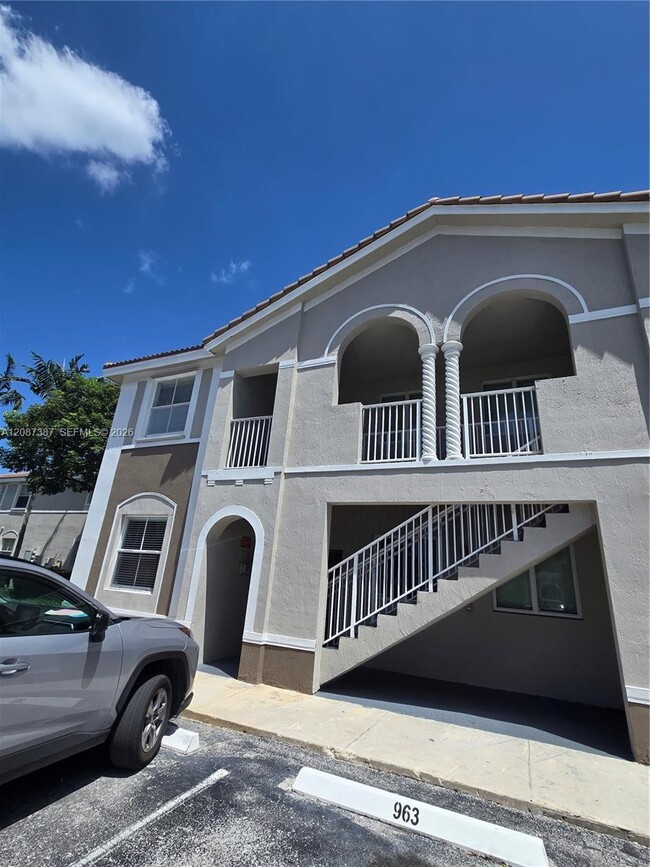 Building Photo - 1666 SE 27th Ct