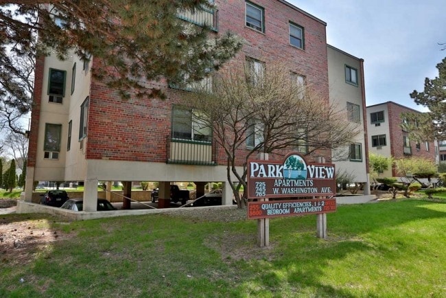 Building Photo - Parkview Apartments