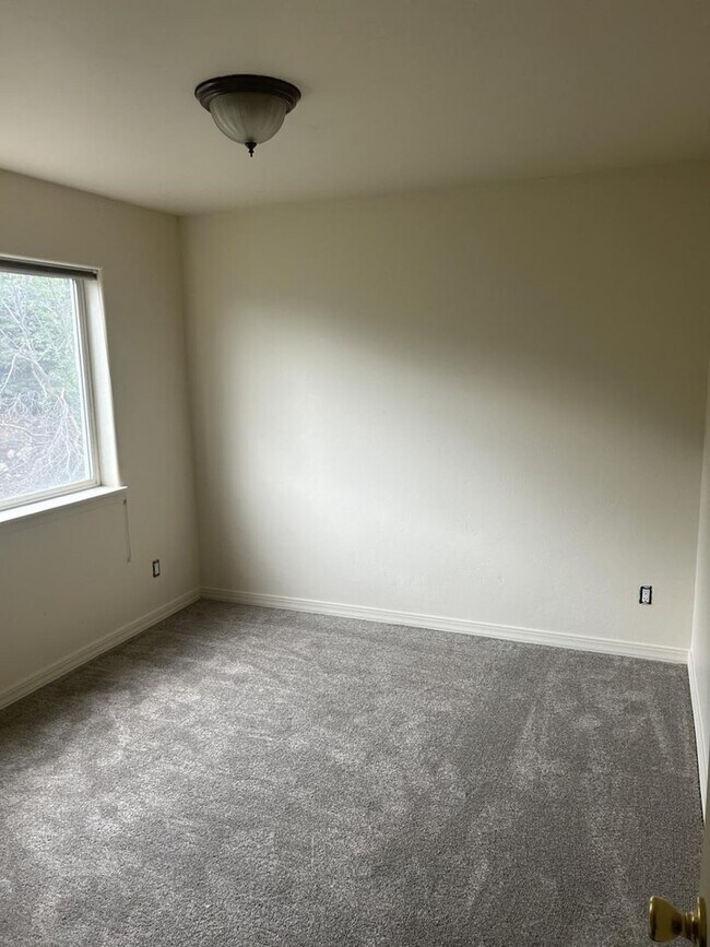 Building Photo - 3150 Quasar St