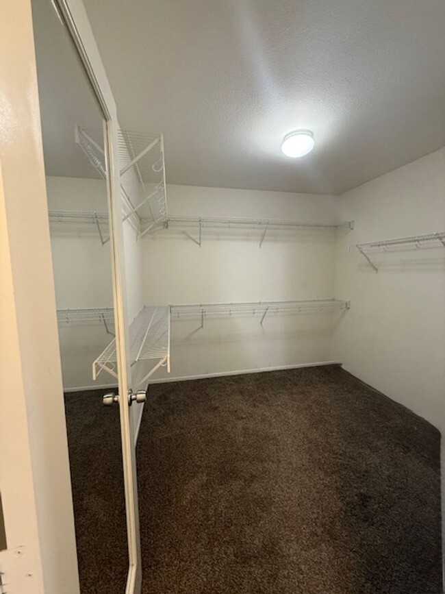 Building Photo - Beautiful Home located in Sunbow