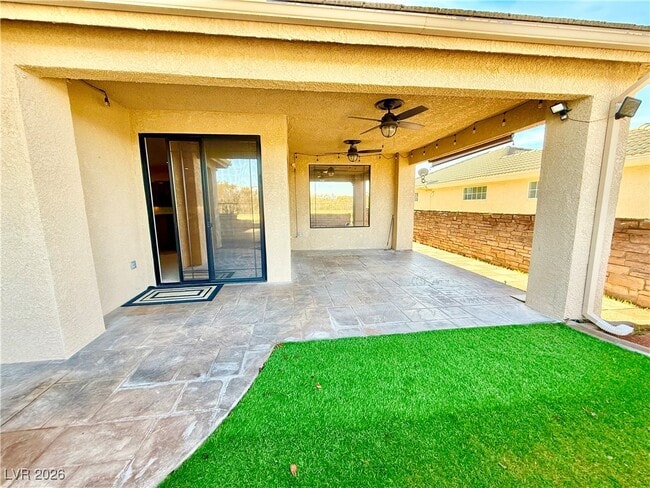 Building Photo - 3530 E Vineyard Dr