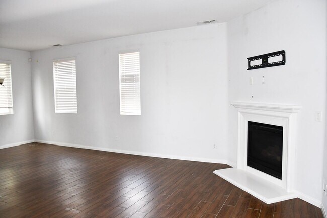 Building Photo - 3225 Donovan Ranch Rd